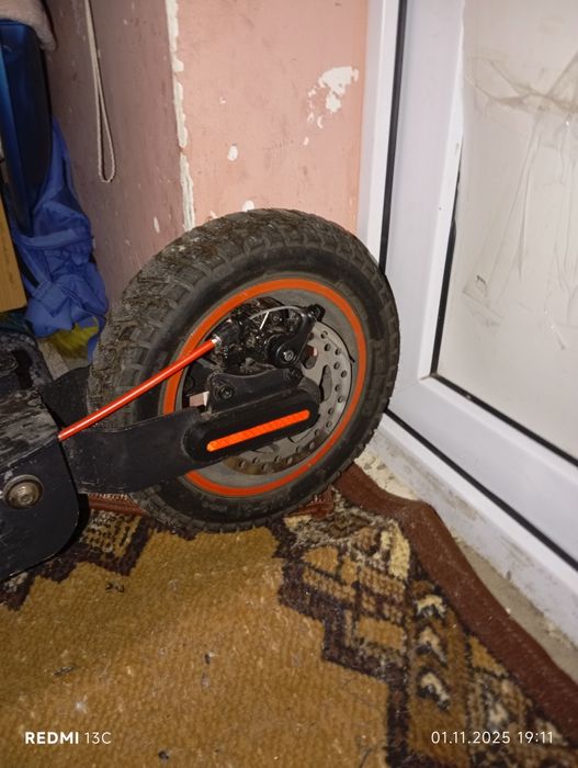 Електросамокат в хорошому стані