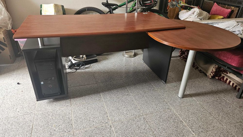 Vendo secretária robusta