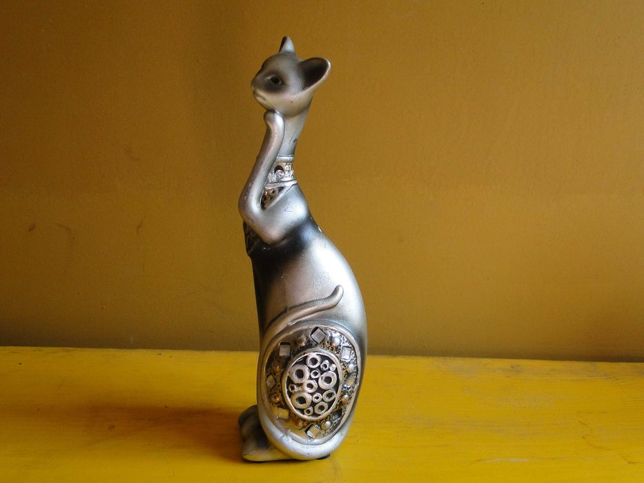 Zabytkowe figurki kolekcjonerskie