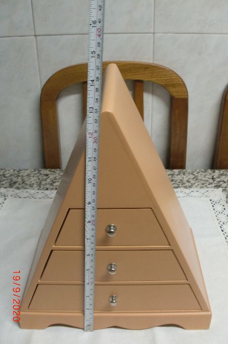 Guarda joias em madeira com 3 gavetas