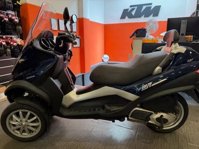 Piaggio MP3  300 LT
