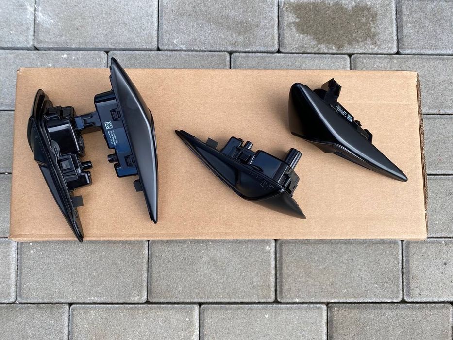 Камера повторювач повороту в крило Tesla model 3 Y NEW orig