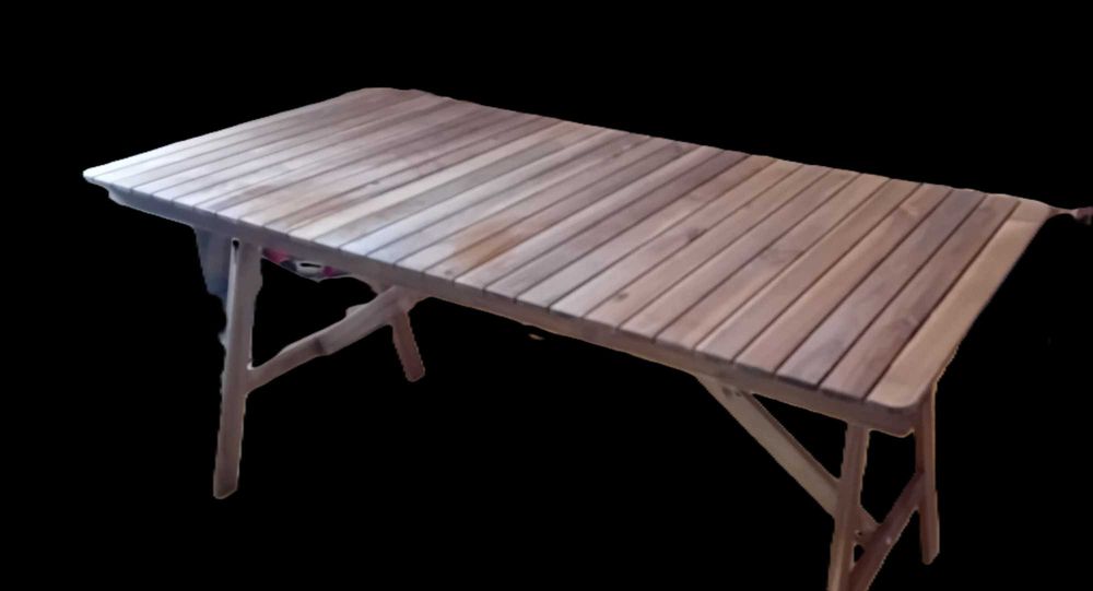 Grande mesa é 2 cadeiras en madeira