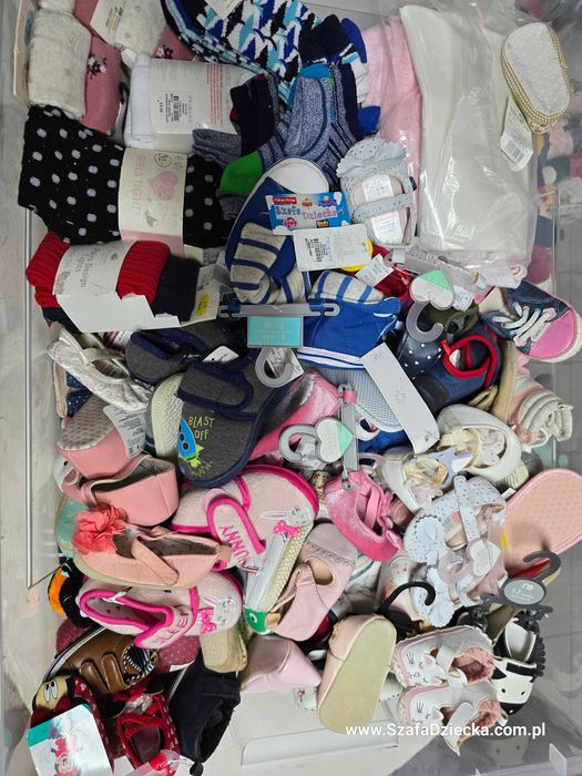 Likwidacja sklepu z odzieżą dziecięcą 0-176 cm CREAM