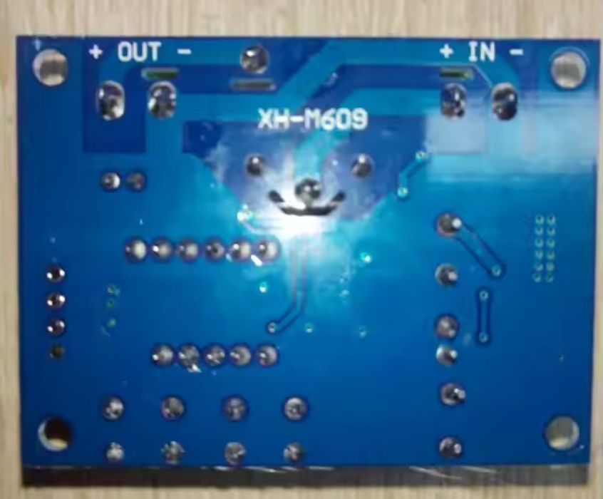 Плата захисту акумулятора від перерозряду