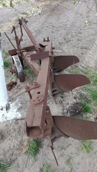 Плуг  3  корпуса