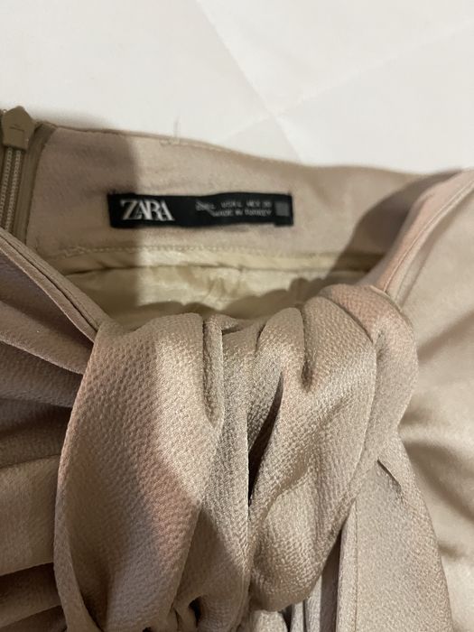 Belissima saia acetinada Zara