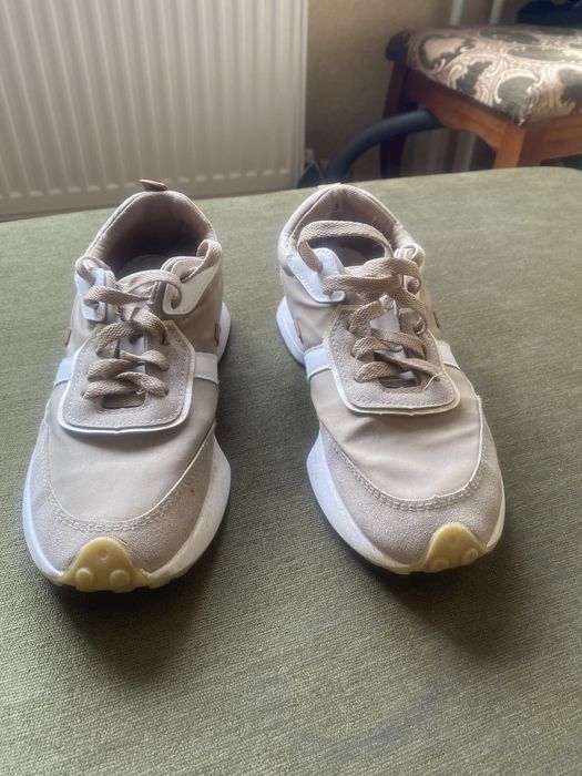 Продам Женские кросовки