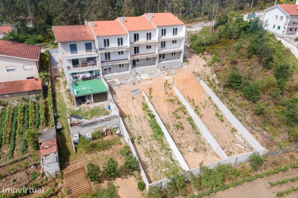 Moradia T4 em construção com terreno - Miranda do Corvo