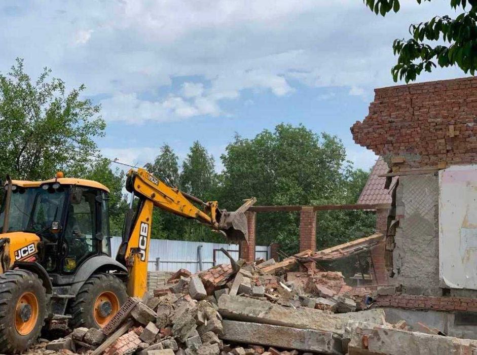 Послуги екскаватора-навантажувача JCB 3CX,демонтаж ,земельні роботи