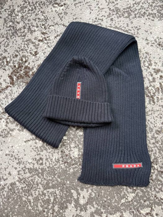 Комлект шарф та шапка prada