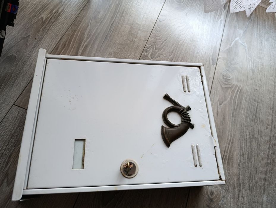 skrzynka na listy z kluczykiem