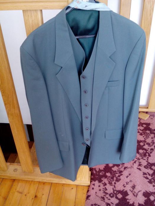 Чоловічий костюм .