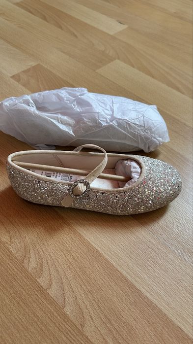 Продам детские туфли