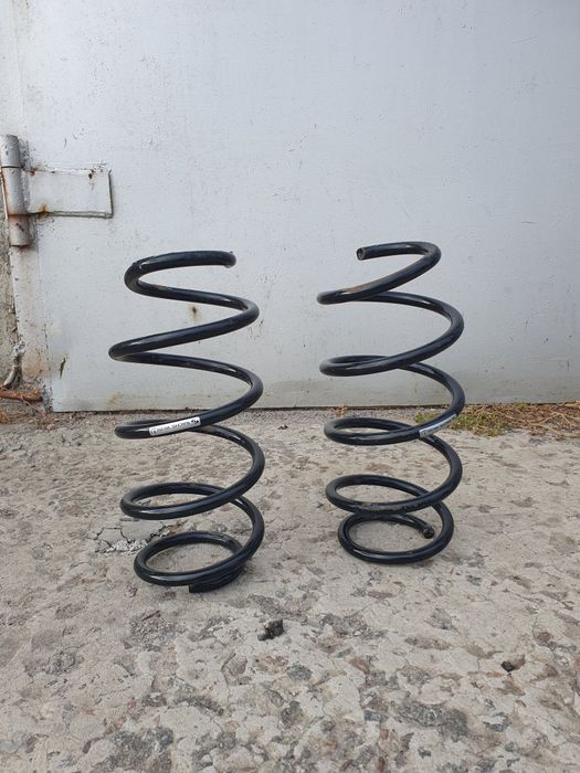 Пружини на авто передні.