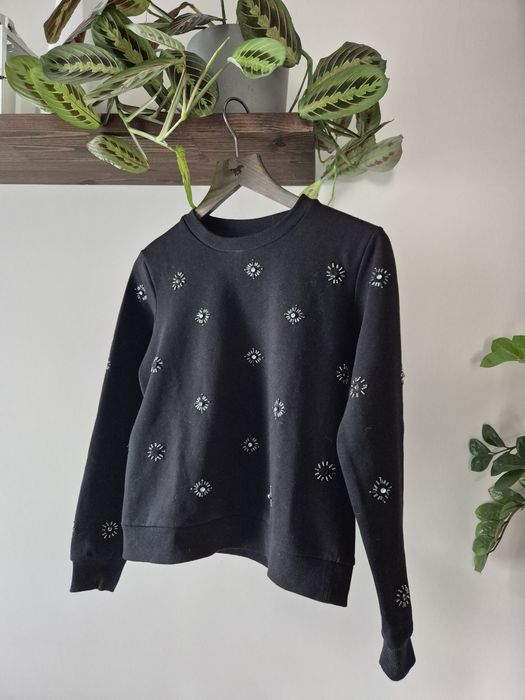 Czarna bluza damska okrągły dekolt ozdobiona cekinami Reserved XS