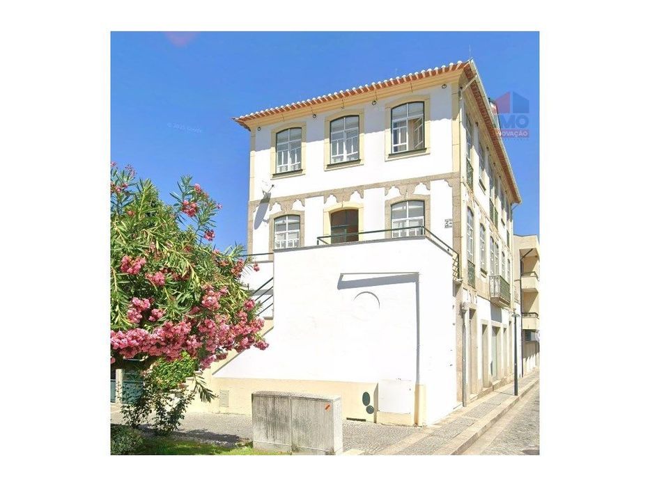 Prédio Urbano Com Espaço Comercial E Habitação T5 No Coração Do Douro