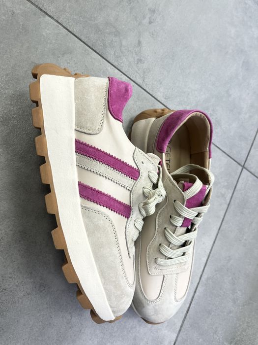 Sneakersy beż z dodatkiem fuksji 37