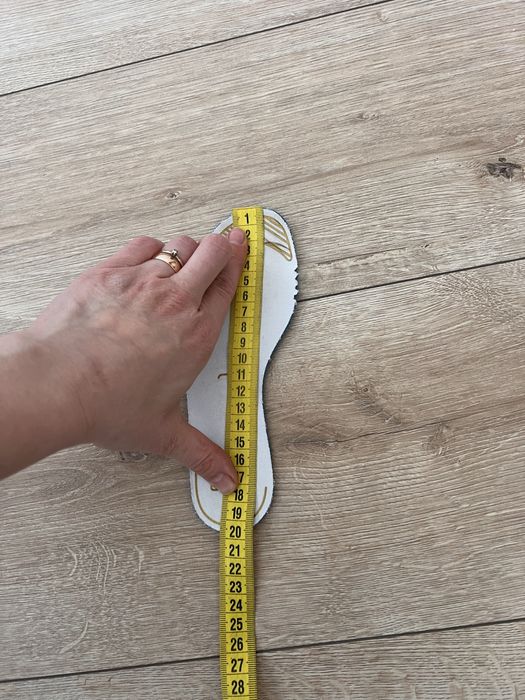 Кросівки adidas  розмір 30,5 устілка 19,5 см