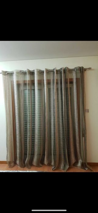 Cortina em muito bom estado aceito propostas