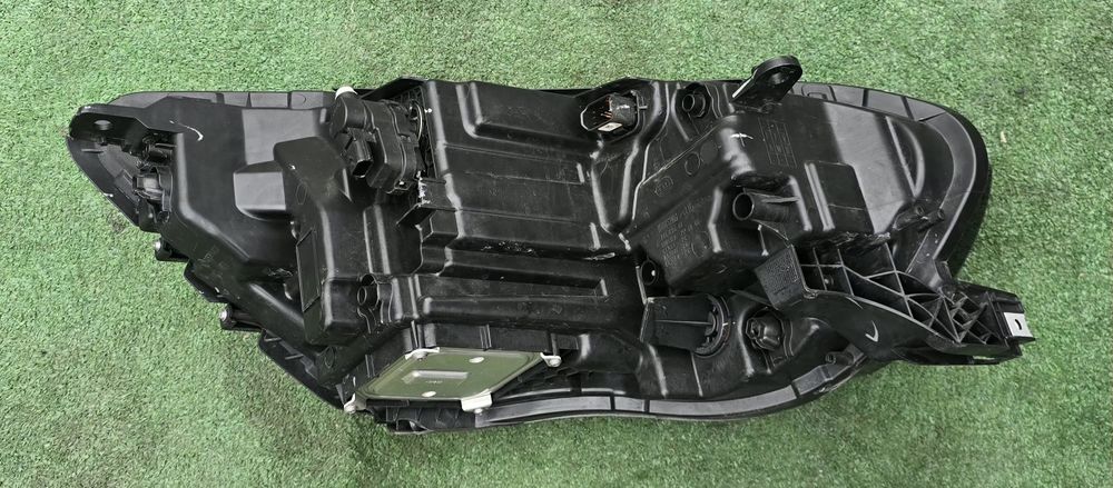 Farol/Ótica esquerda LED Renault Scénic IV [J9]