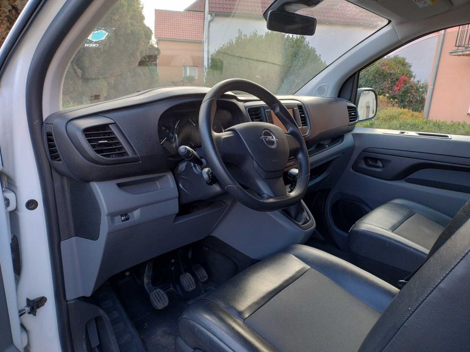 samochód dostawczy Opel Vivaro
