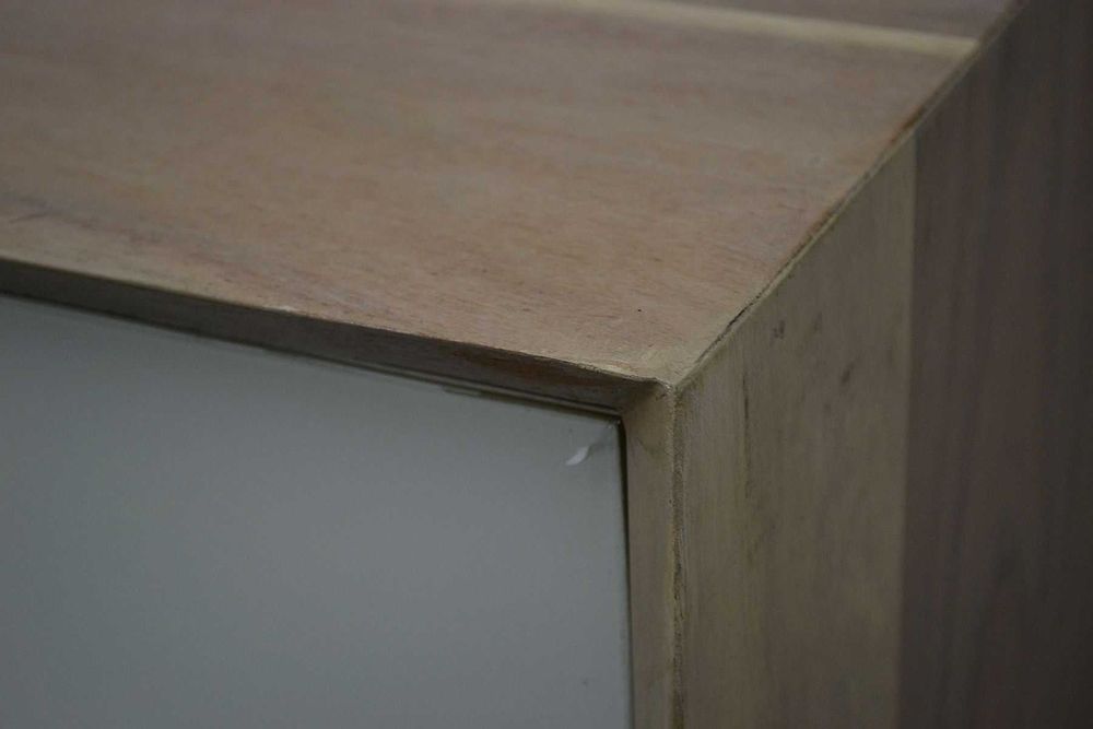 KOMODA TROMSO #108 akacja lakierowana + szkło 165x45x80 cm