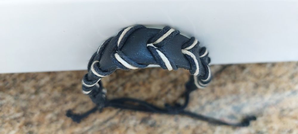 Skórzana Bransoletka czarna z ozdobnym splotem