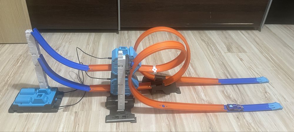 Hot Wheals Track Builder System - tor dla samochodów z 2x napendami