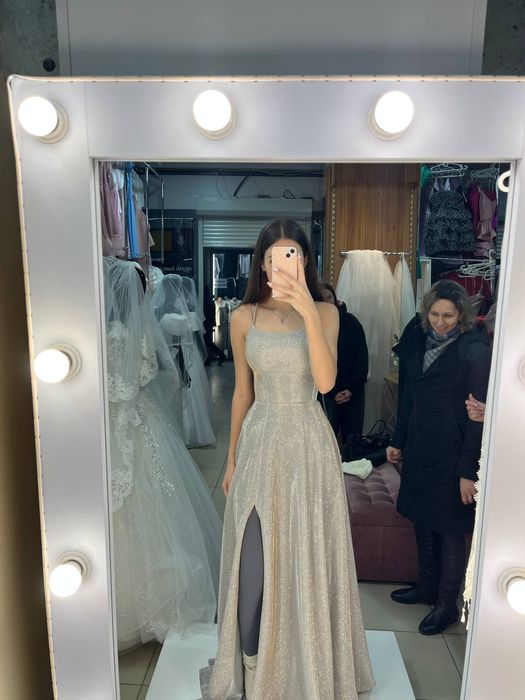 Шикарна сукня на випускний