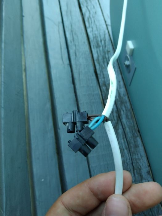 Lustro z oświetleniem i półką