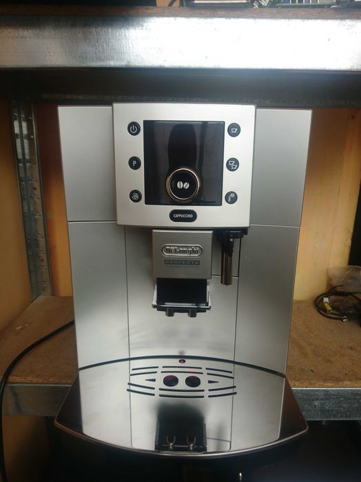 Кавоварка Delonghi ESAM5500