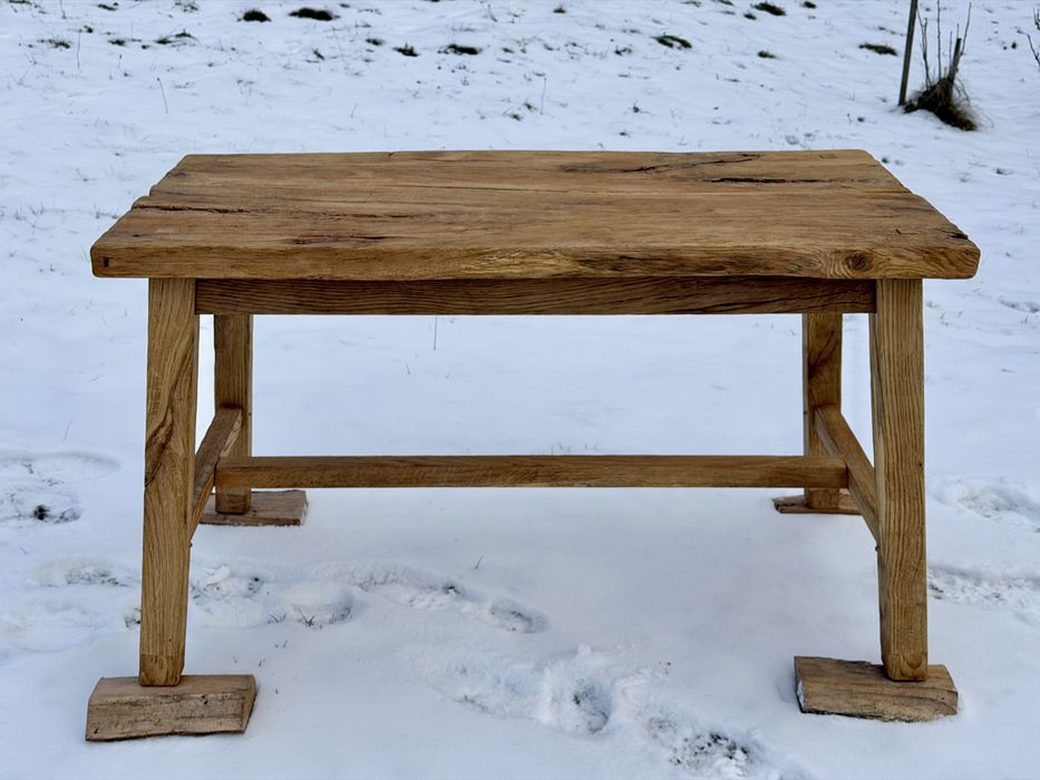 Stół dębowy w stylu rustykalnym