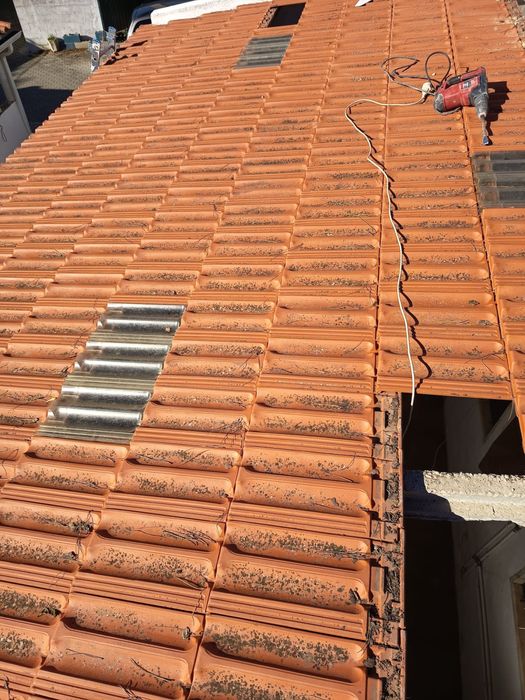 Telha marselha usada cerâmica Torrense 22m2 (293 telhas)