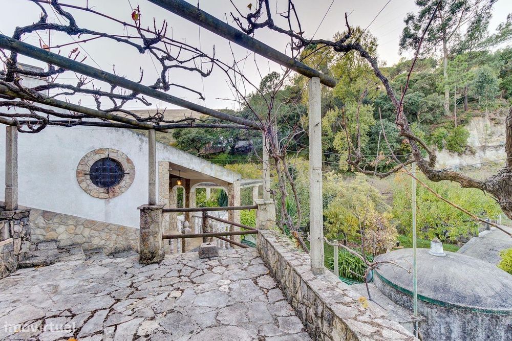 Quinta Rústica em Bucelas, com terreno de 4500m2