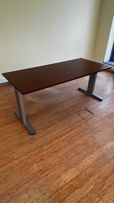 Biurka do biur  firmy  MDD