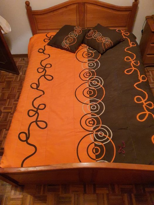 Cama,  mesa cabeceira, cómoda aparador,  toucador