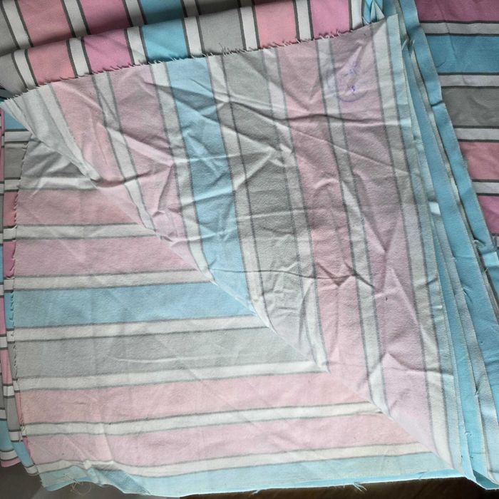 Materiał pościelowy. Paski.