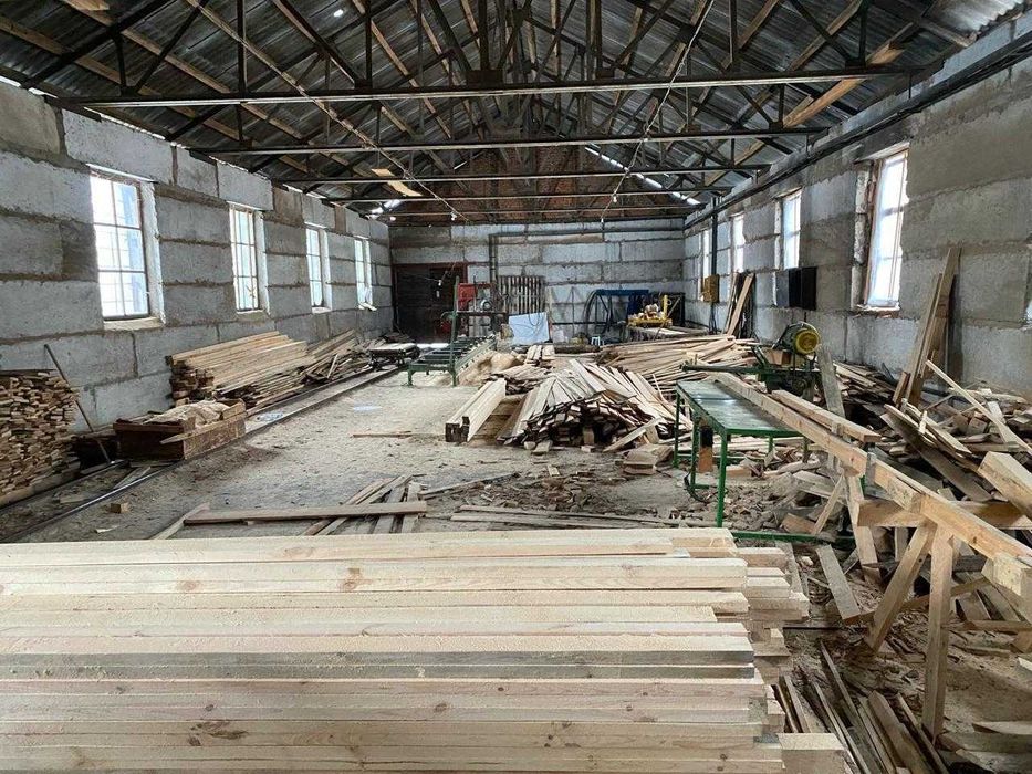 Деревообробне господарство в 50 км від Києва