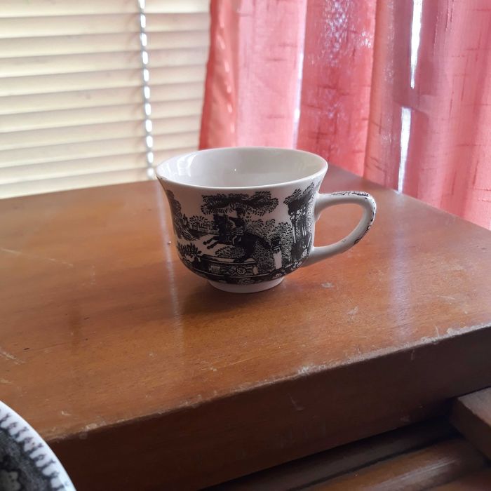 3 Chávena  de café cavalinho de cor preta com pires fabrica de Sacavém