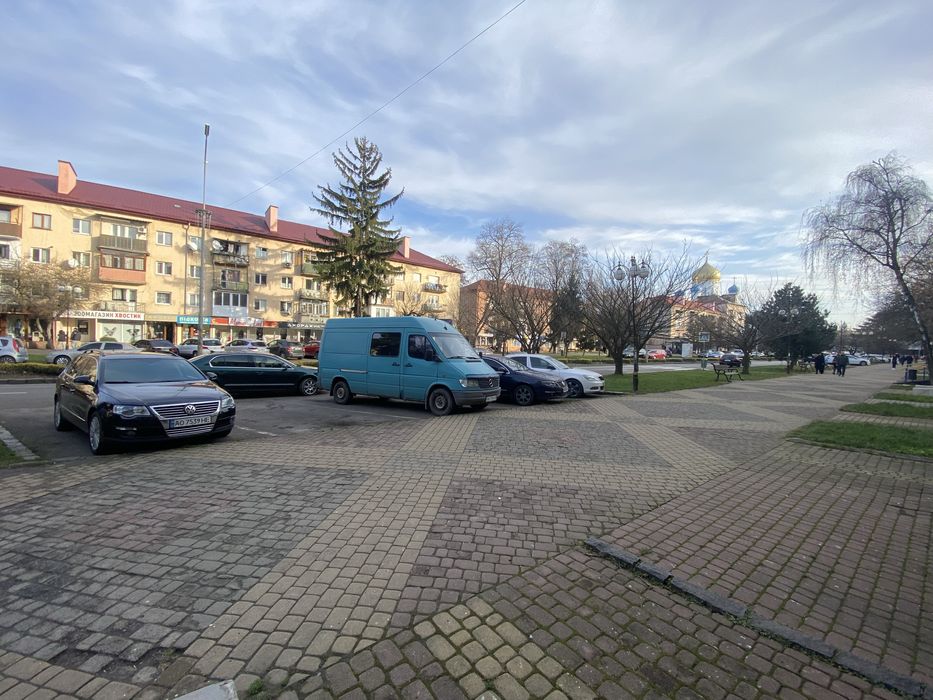 Оренда Комерційне приміщення в центрі на проспекті Свободи — 88 м²