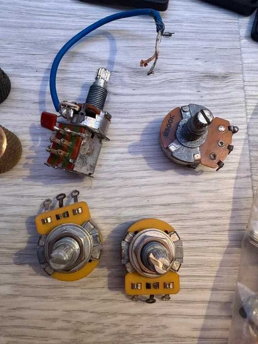 Lote de Peças e Eletrónica para Guitarra (Potenciómetros, Knobs, Dunlop 65)