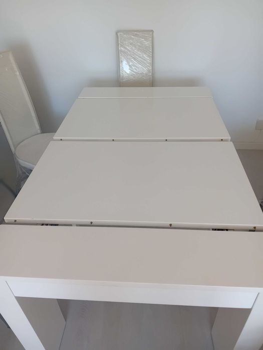 Conjunto Mesa branca extensível + 4 Cadeiras