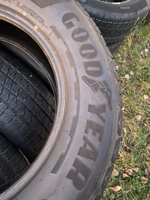 Шини 255/65 R18 майже нові