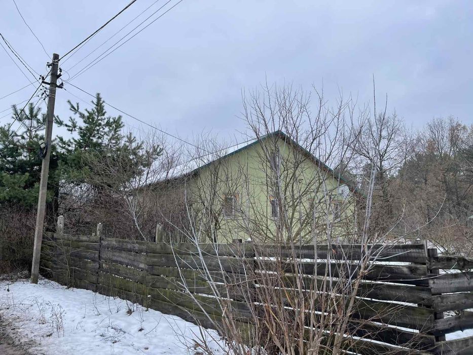 Помешкання під лісом в селі Піски. 70км від міста Київ.