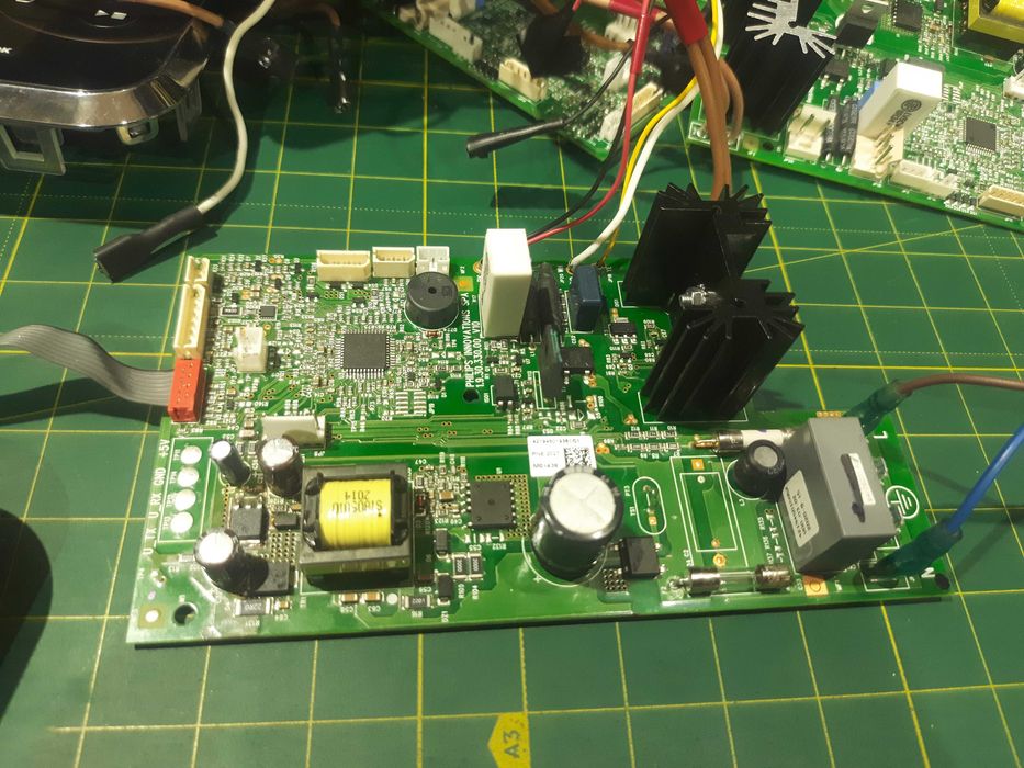 Ремонт плати кавомашини Saeco, Phillips.