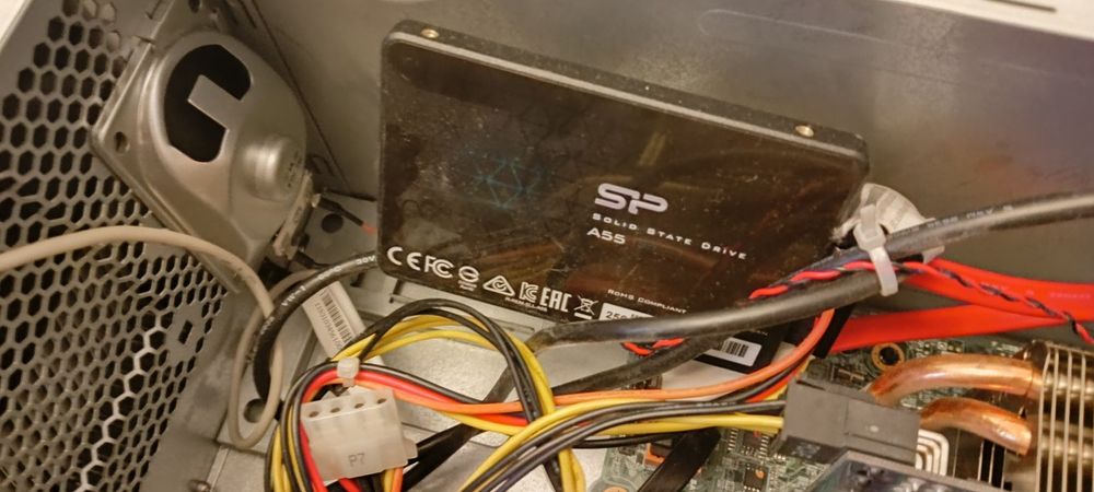 Komputer stacjonarny i3 SSD+hdd dedykowana kartą graficzną 1g