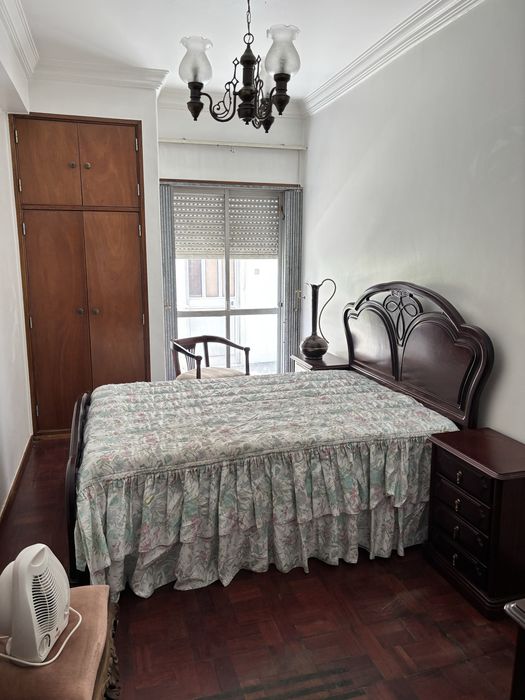 Arrendo quarto em telheiras/carnide