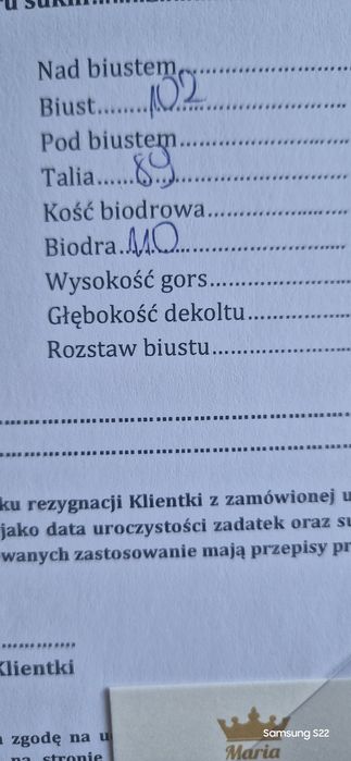 Suknia ślubna z welonem