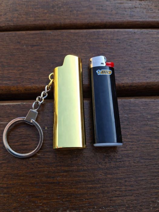 Зажигалка Bic с металлическим кейсом брелком